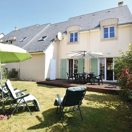 4 Bedroom Cozy Home In Port-En-Bessin-Huppain Exterior photo