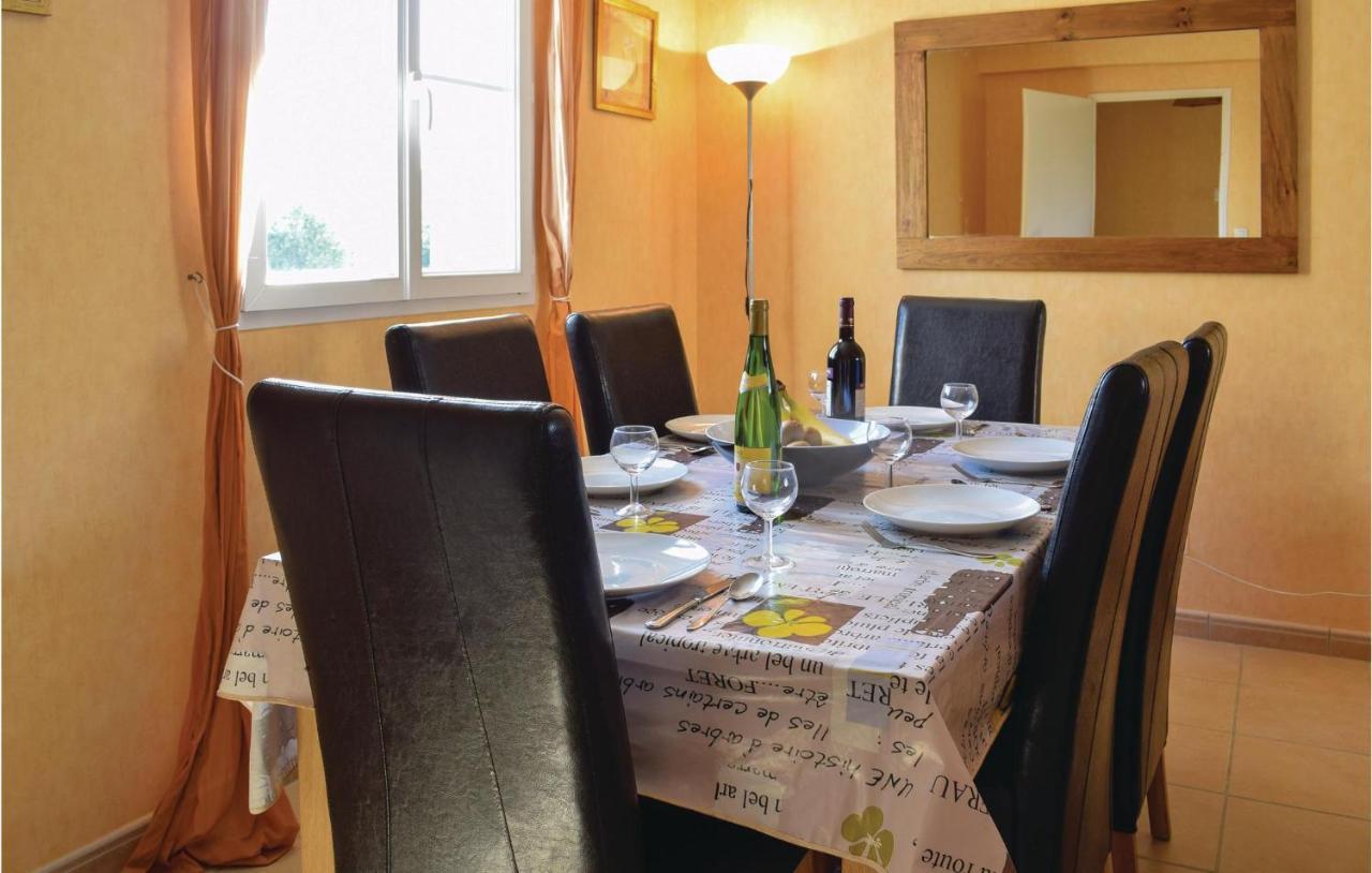 4 Bedroom Cozy In Port-en-bessin-huppain *