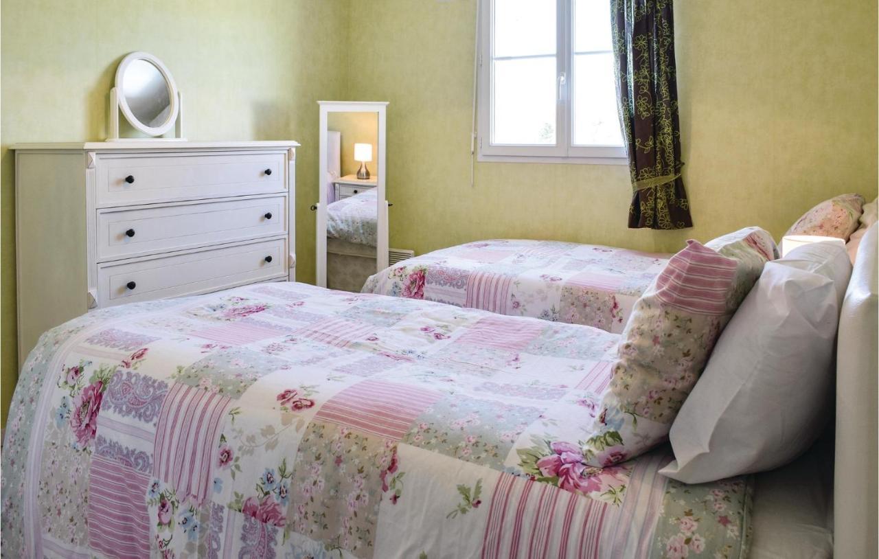4 Bedroom Cozy In Port-en-bessin-huppain *