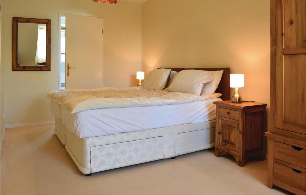 4 Bedroom Cozy In Port-en-bessin-huppain Huppain