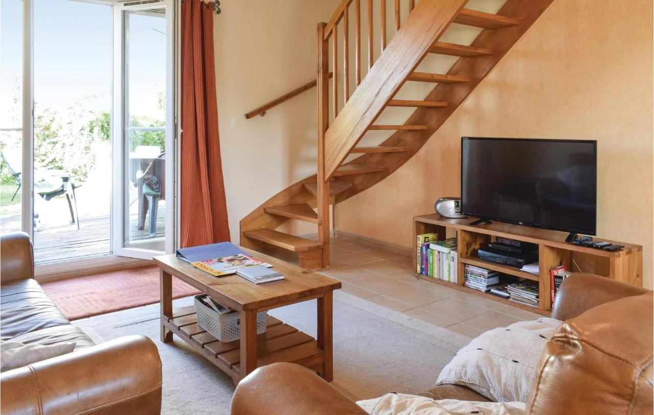 4 Bedroom Cozy In Port-en-bessin-huppain