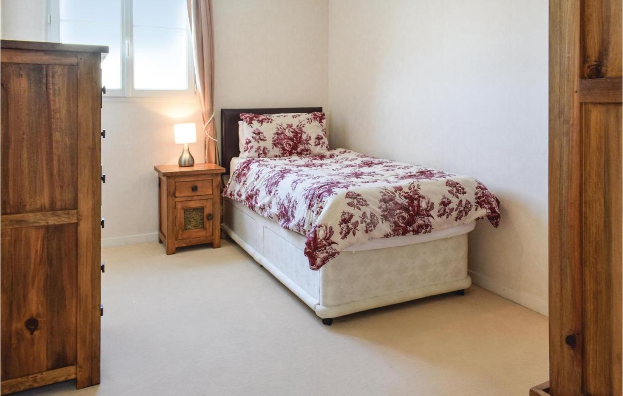 4 Bedroom Cozy In Port-en-bessin-huppain Huppain
