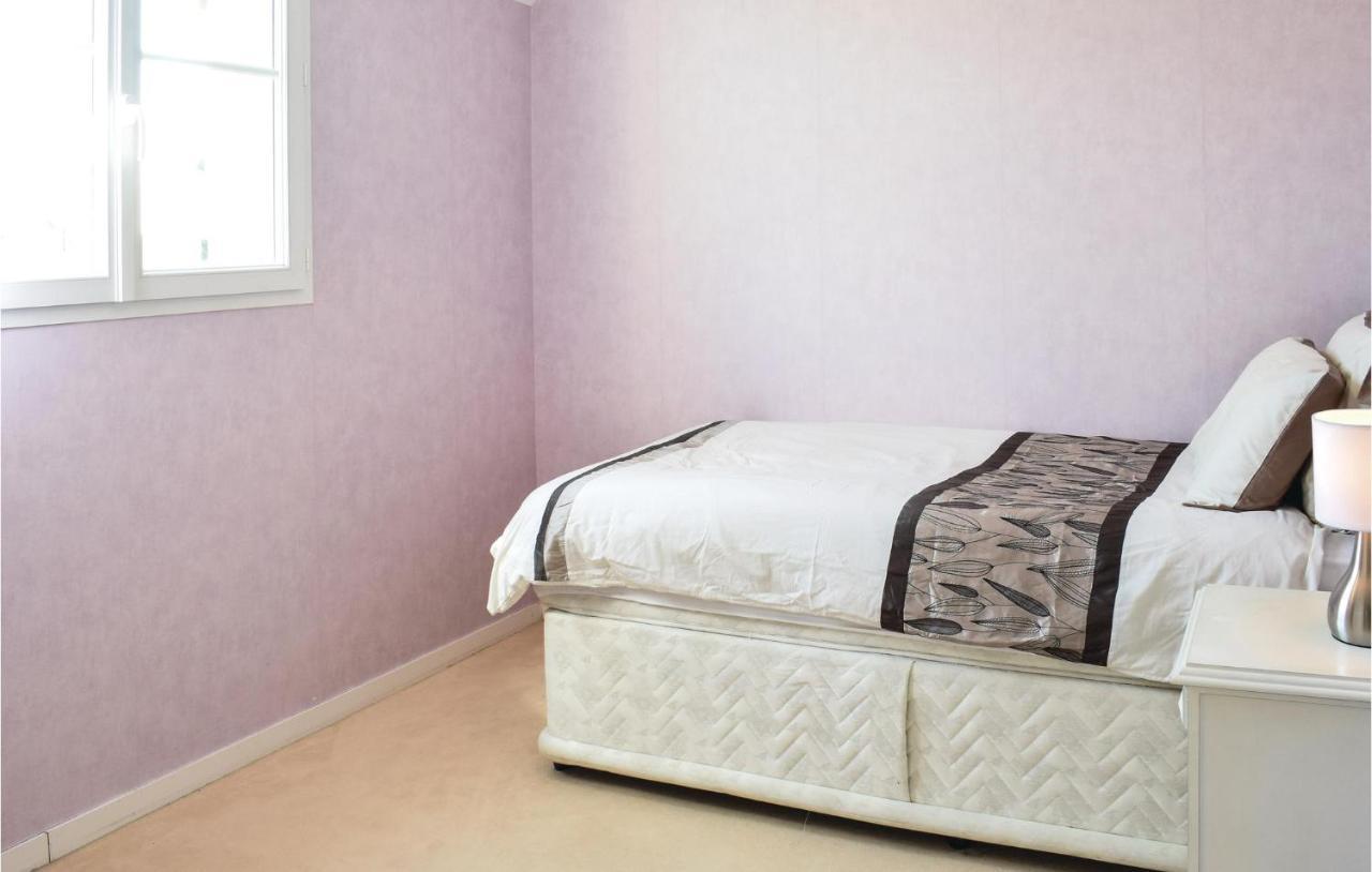 4 Bedroom Cozy In Port-en-bessin-huppain *
