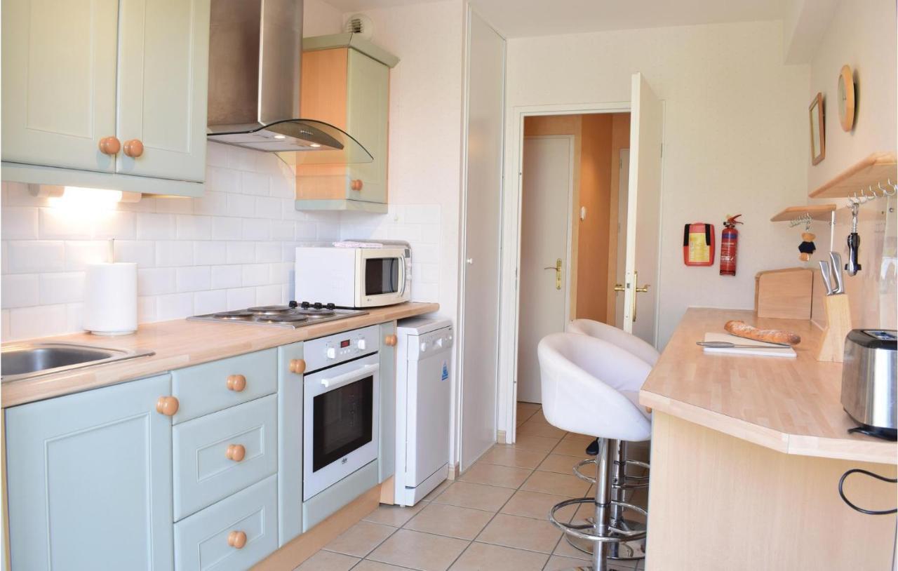 4 Bedroom Cozy In Port-en-bessin-huppain Holiday home *